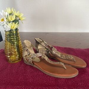 GBG Los Angeles Creed Size 9.5 Sandals NWOT